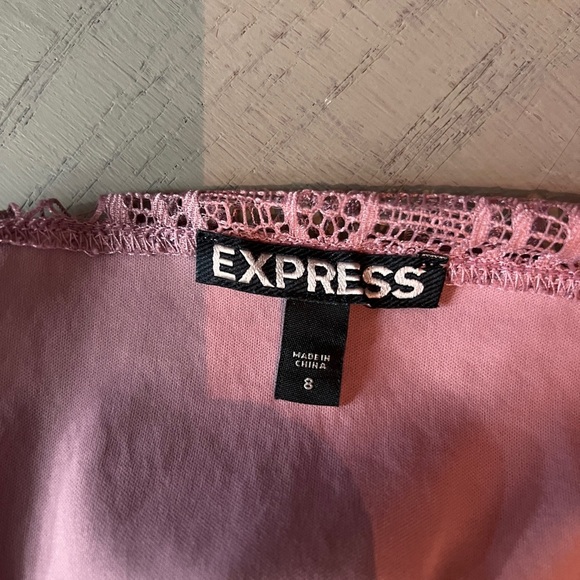 Dusty pink double lined laced dress with invisible zipper - Picture 2 of 8